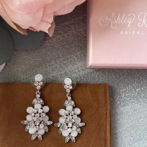 Brand New!  Never Been Worn!  Belle Aire Earrings EA266 Silver